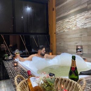 Meet your Posher, Leo